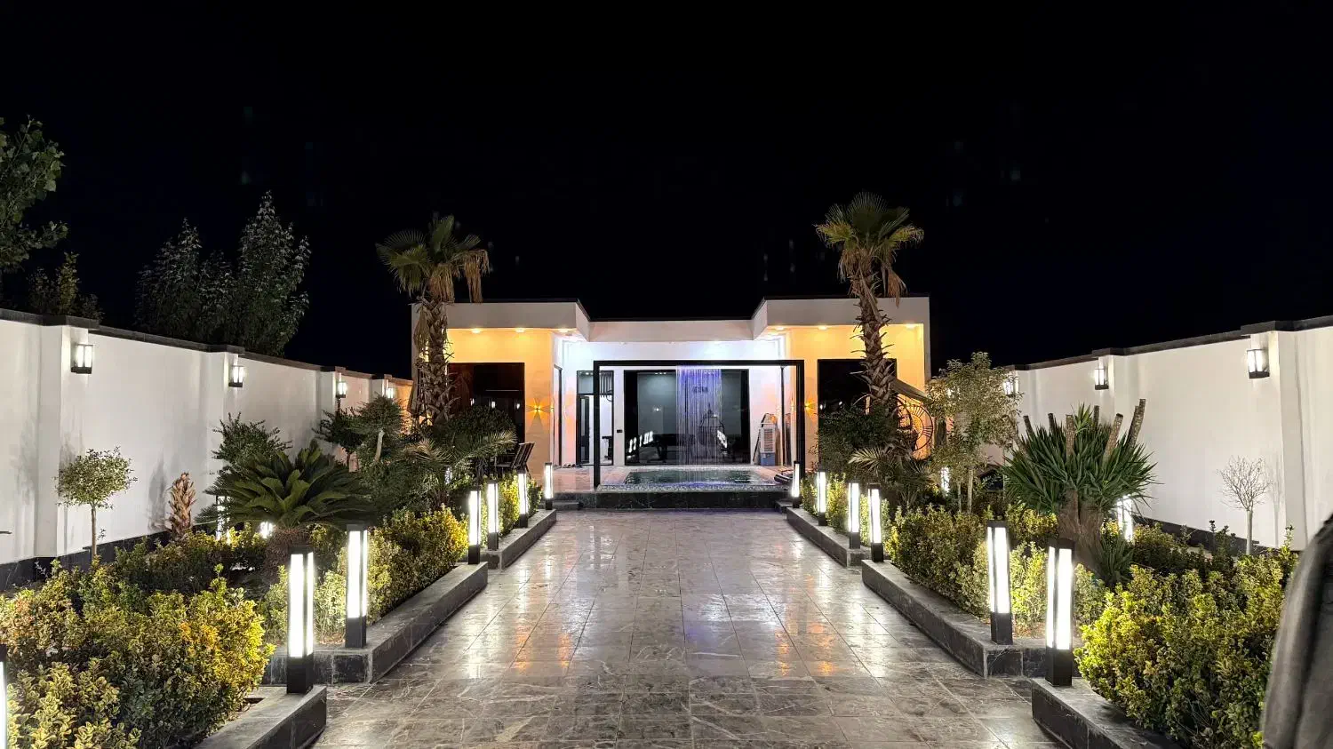 اجاره باغ ویلا|اجارهٔ کوتاهمدت ویلا و باغ|چهارباغ, |دیوار