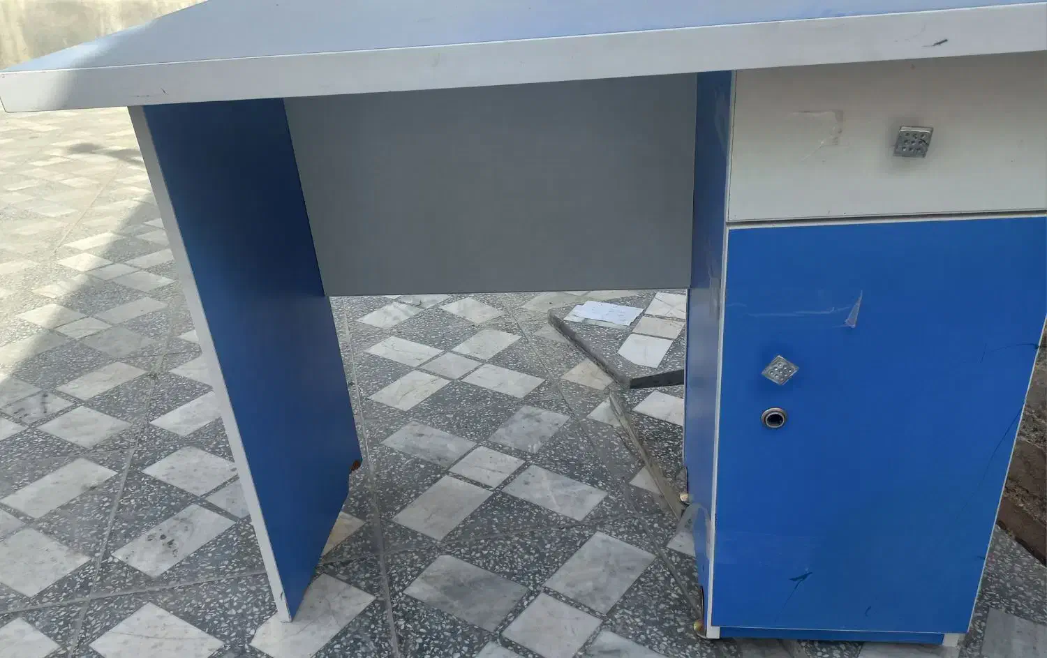 فروش دو عدد میز|میز تحریر و کامپیوتر|فیروزآباد (فارس), |دیوار