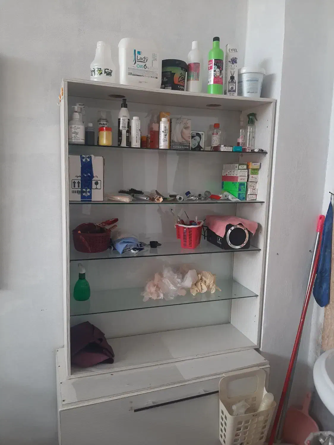 تجهیزات سالن زیبایی|آرایشگاه و سالنهای زیبایی|نوشهر, |دیوار