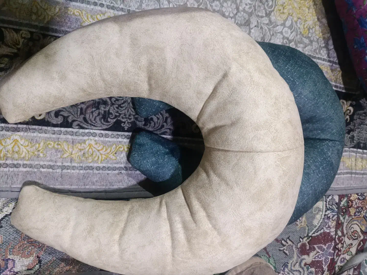 بالشت|رختخواب، بالش، پتو|لاهیجان, گلستان|دیوار