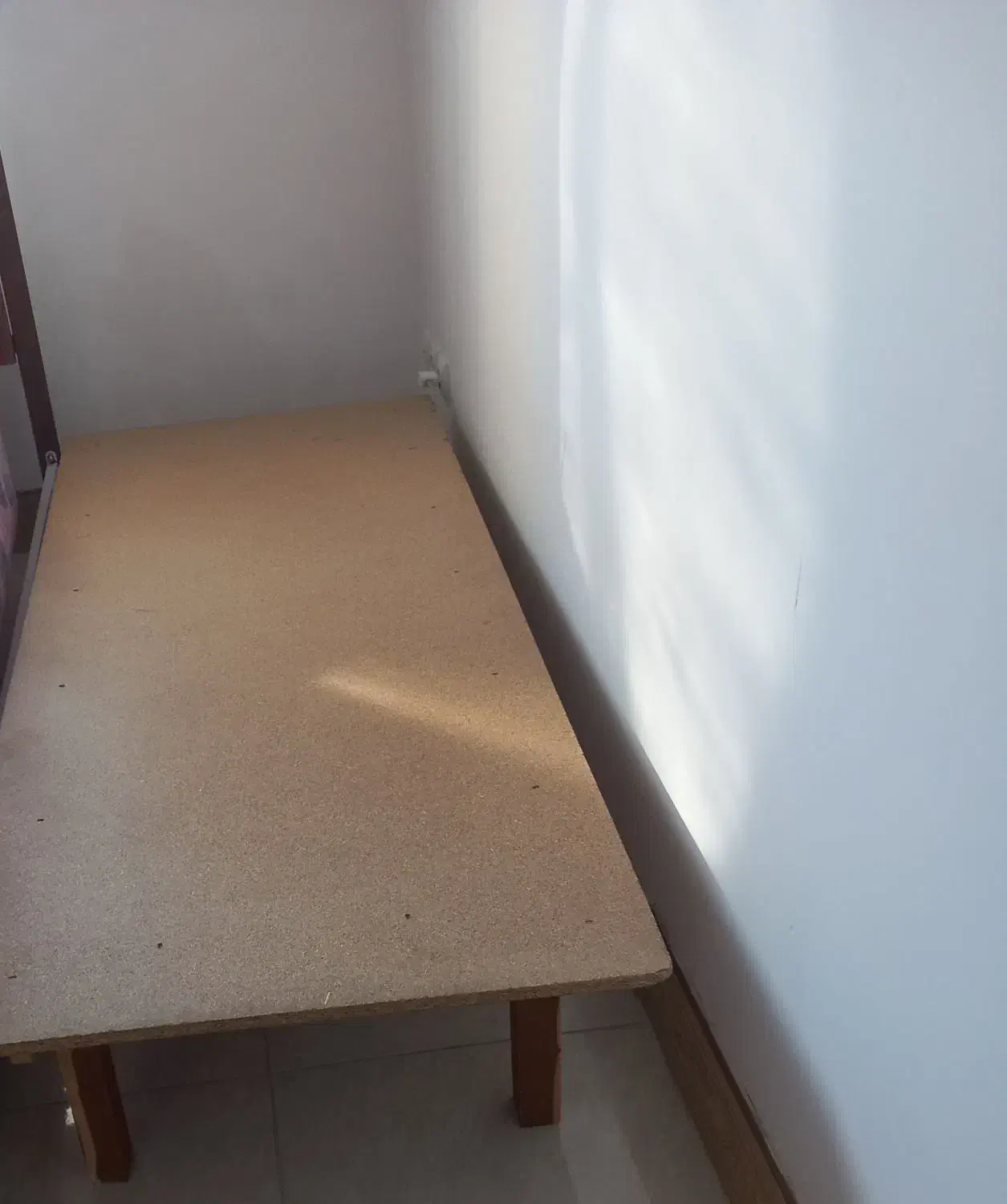 کفتختنوومحکمیکنفره۱میلیونونیم|تخت و سرویس خواب|قمرود, |دیوار