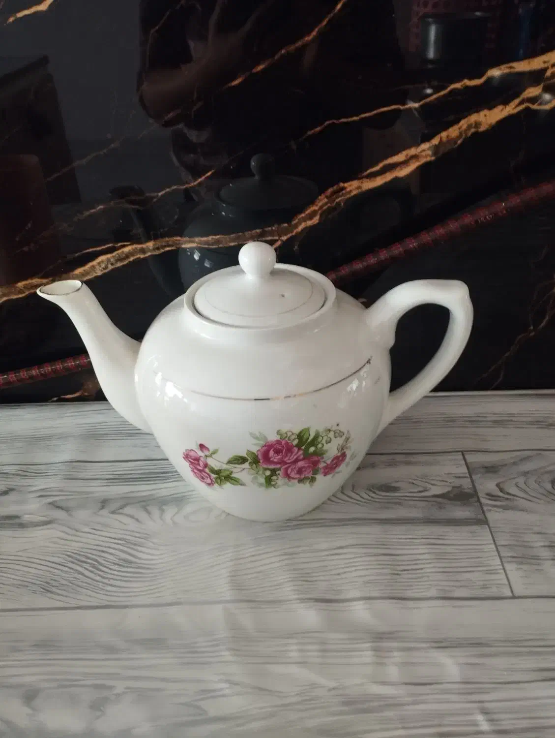 کتری چینی گل سرخ|قوری، کتری، قهوه‌ساز دستی|سبزوار, شرق کال عیدگاه|دیوار