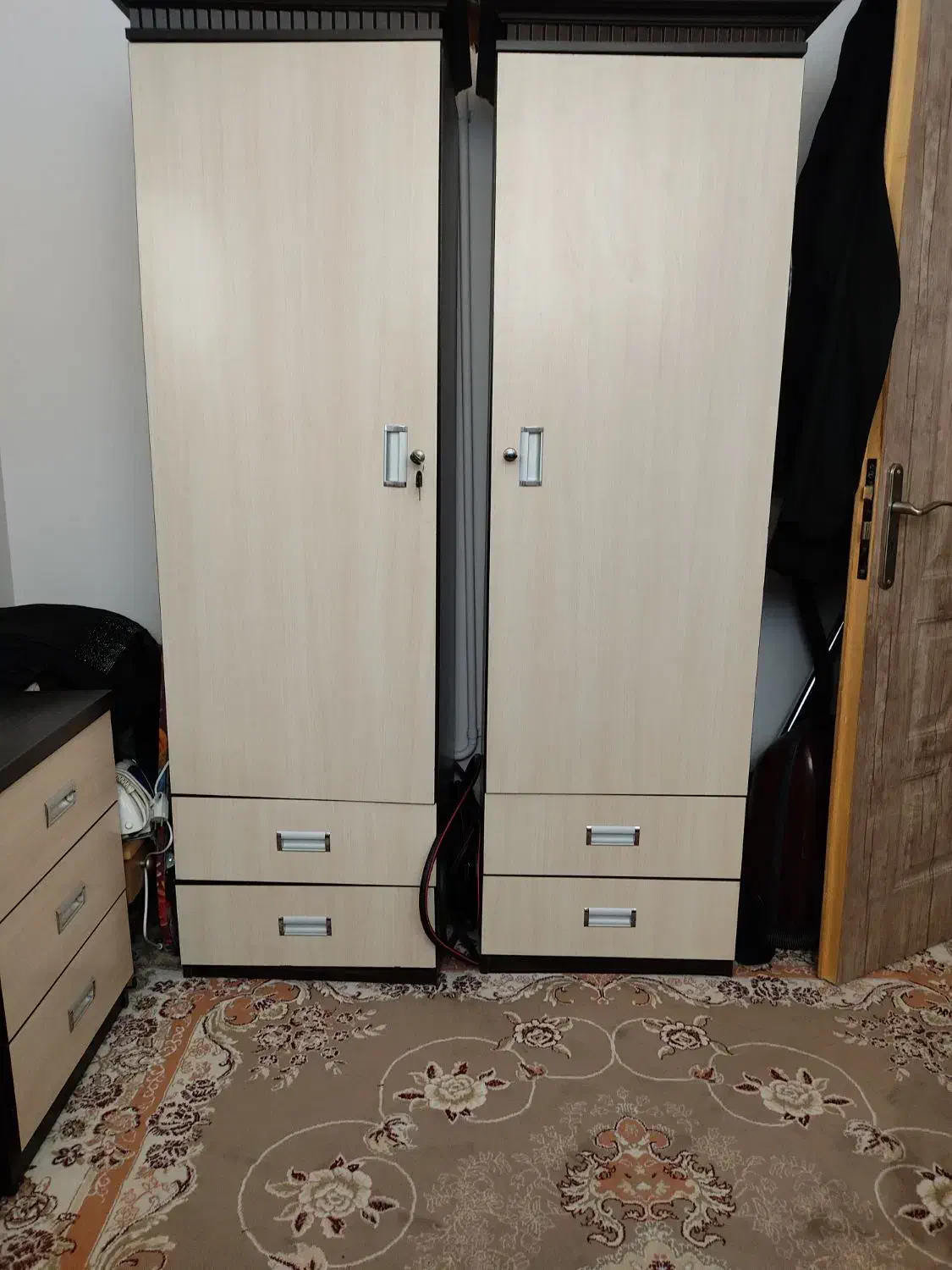 سرویس خواب و میز تلویزیون و پایه اینه شمعدان|تخت و سرویس خواب|بیرجند, |دیوار