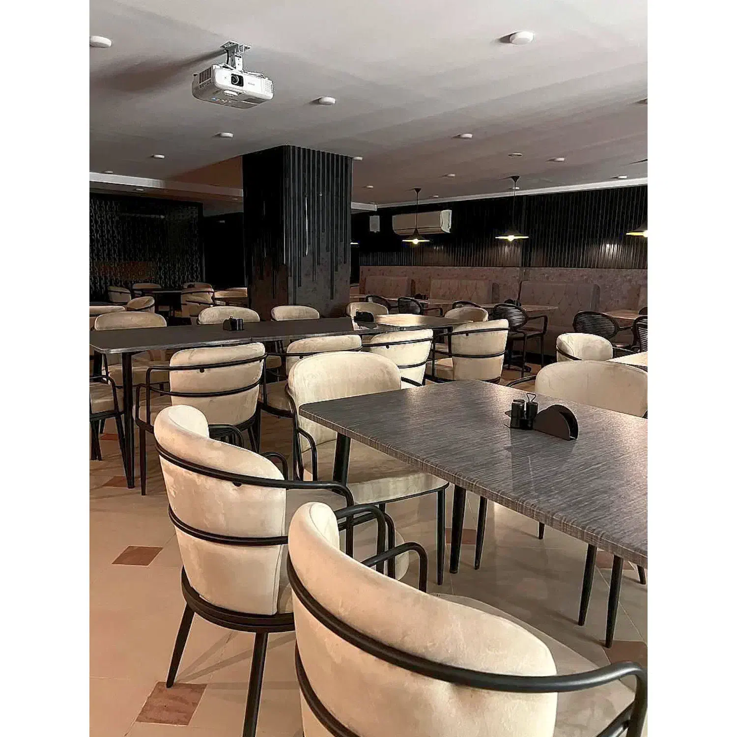 صندلی غذاخوری پلانتر کافه رستوران کافی شاپ(کف فوم)|میز و صندلی غذاخوری|چهاردانگه (تهران), |دیوار