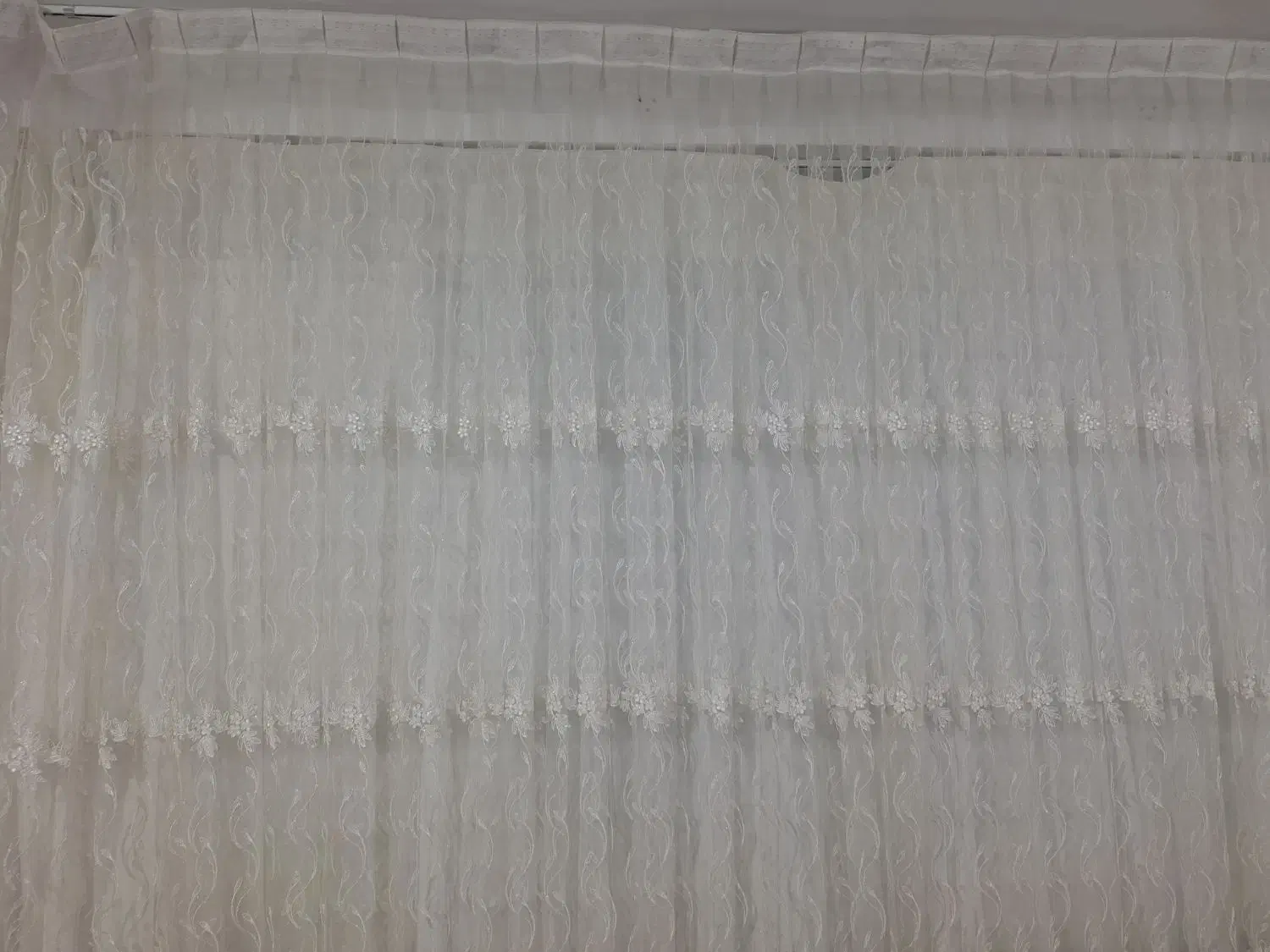 پرده پذیرایی|پرده، رانر، رومیزی|میانه, |دیوار