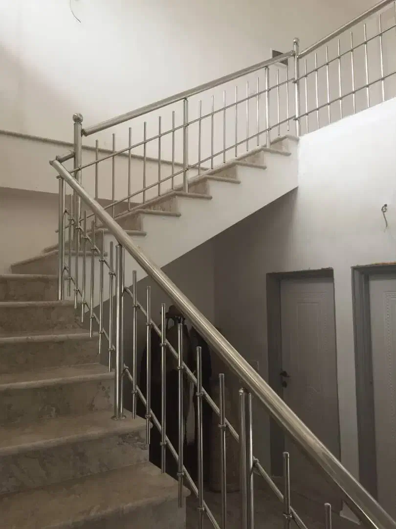 اجرا و نصب نرده المینیم ، شیشه، استیل|خدمات پیشه و مهارت|ساری, |دیوار