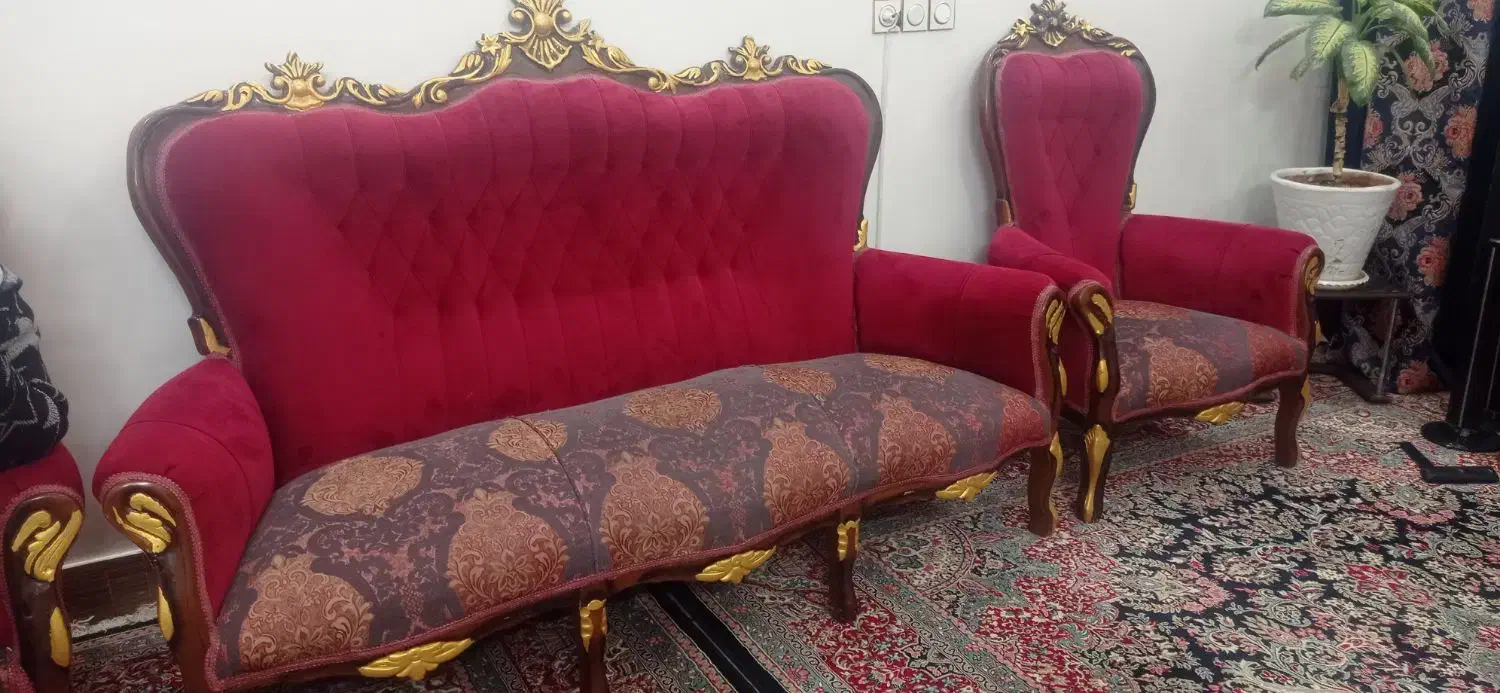 مبل 7نفره سلطنتی قرمز|مبلمان خانگی و میز عسلی|تربت‌حیدریه, کلاته توکلی|دیوار