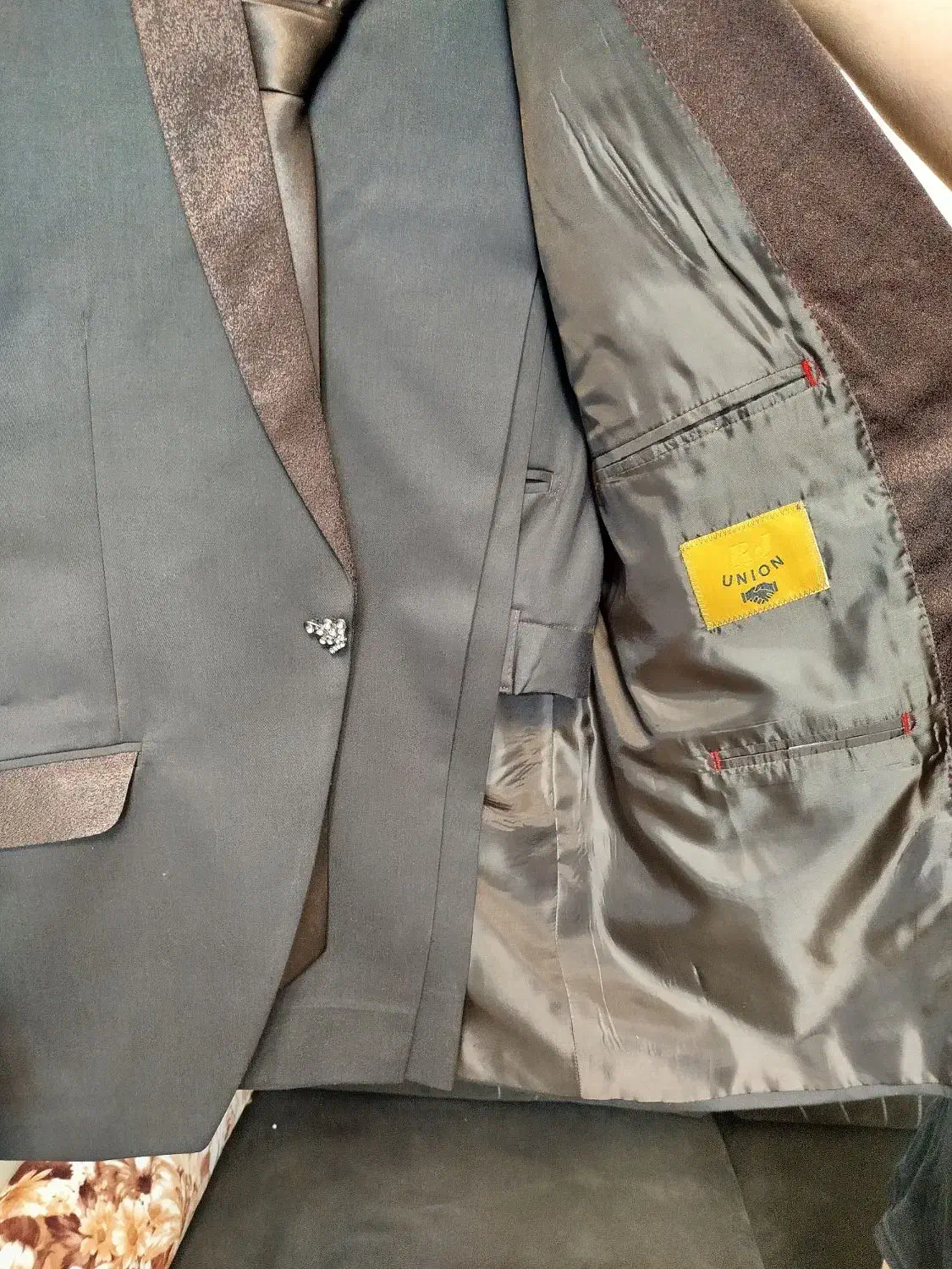 کت و شلوار یقه دیپلمات|لباس|اندیشه, اندیشه فاز ۱|دیوار