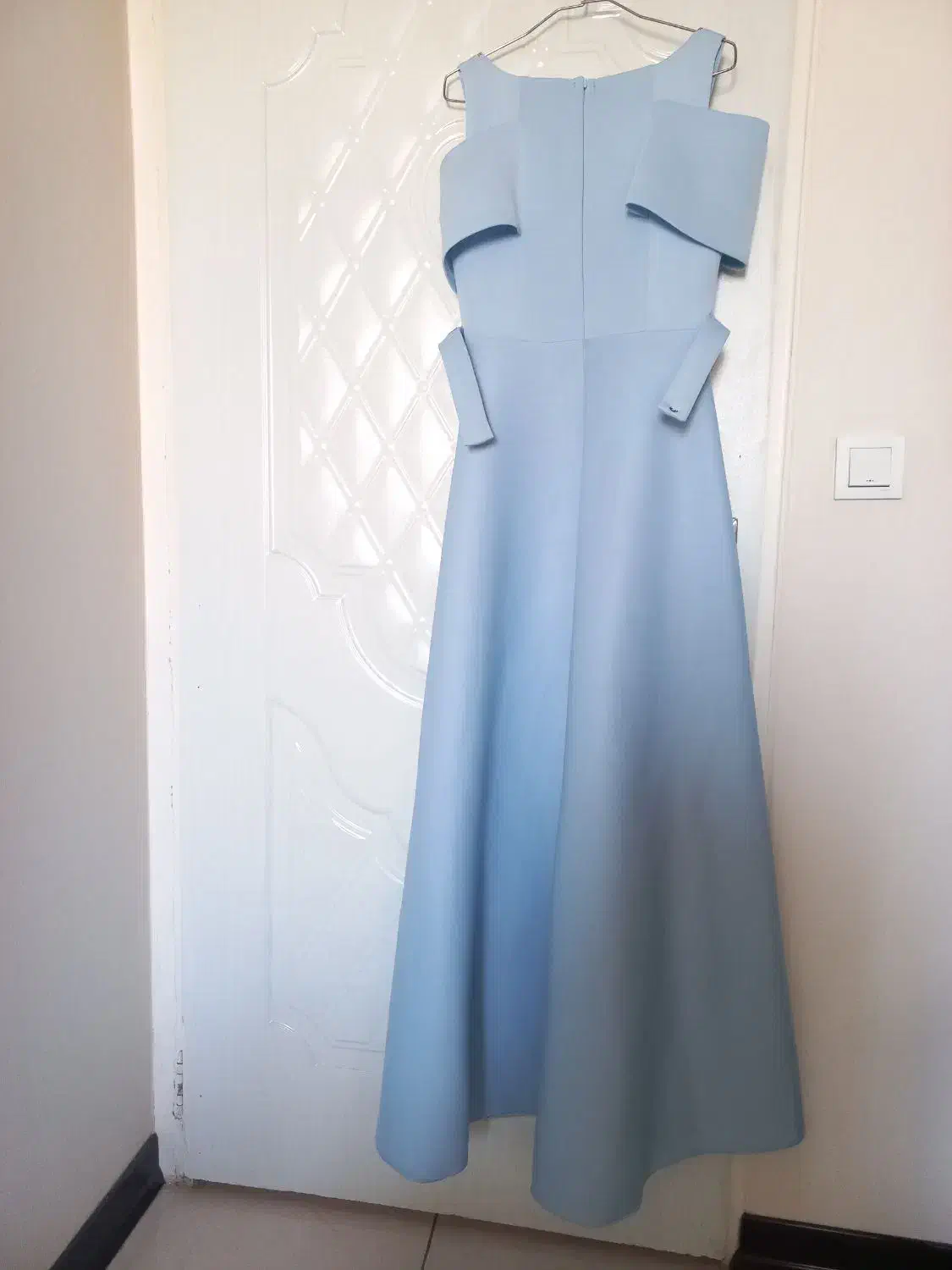 لباس مجلسی|لباس|ری, شهادت|دیوار