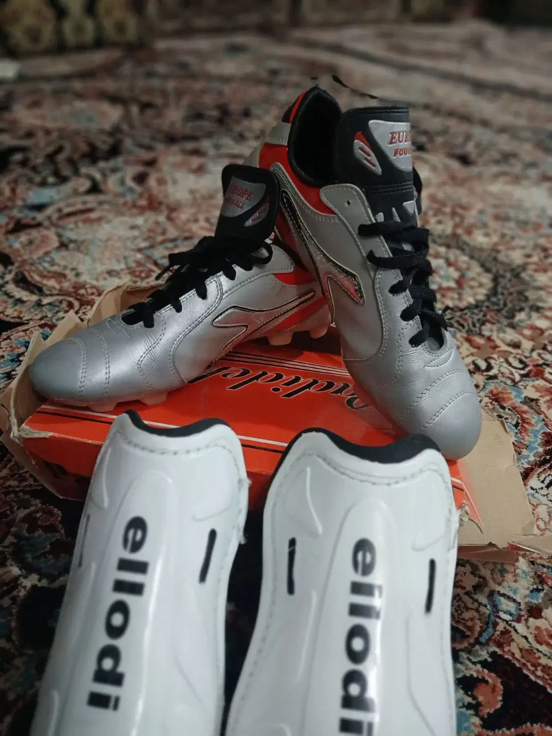 کفش چمن و ساق پا|ورزش‌های توپی|تربت جام, معدآباد|دیوار