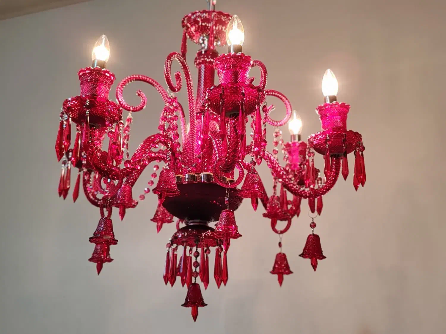لوستر کریستالی قرمز شاخه عصایی بلند|لوستر و چراغ آویز|تهران, بهارستان|دیوار