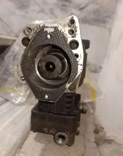 پمپ کلاج کمپرسور پمپ ترمز خاور ایسوزو ده تن بنز|قطعات یدکی و لوازم جانبی|مشهد, سمزقند|دیوار