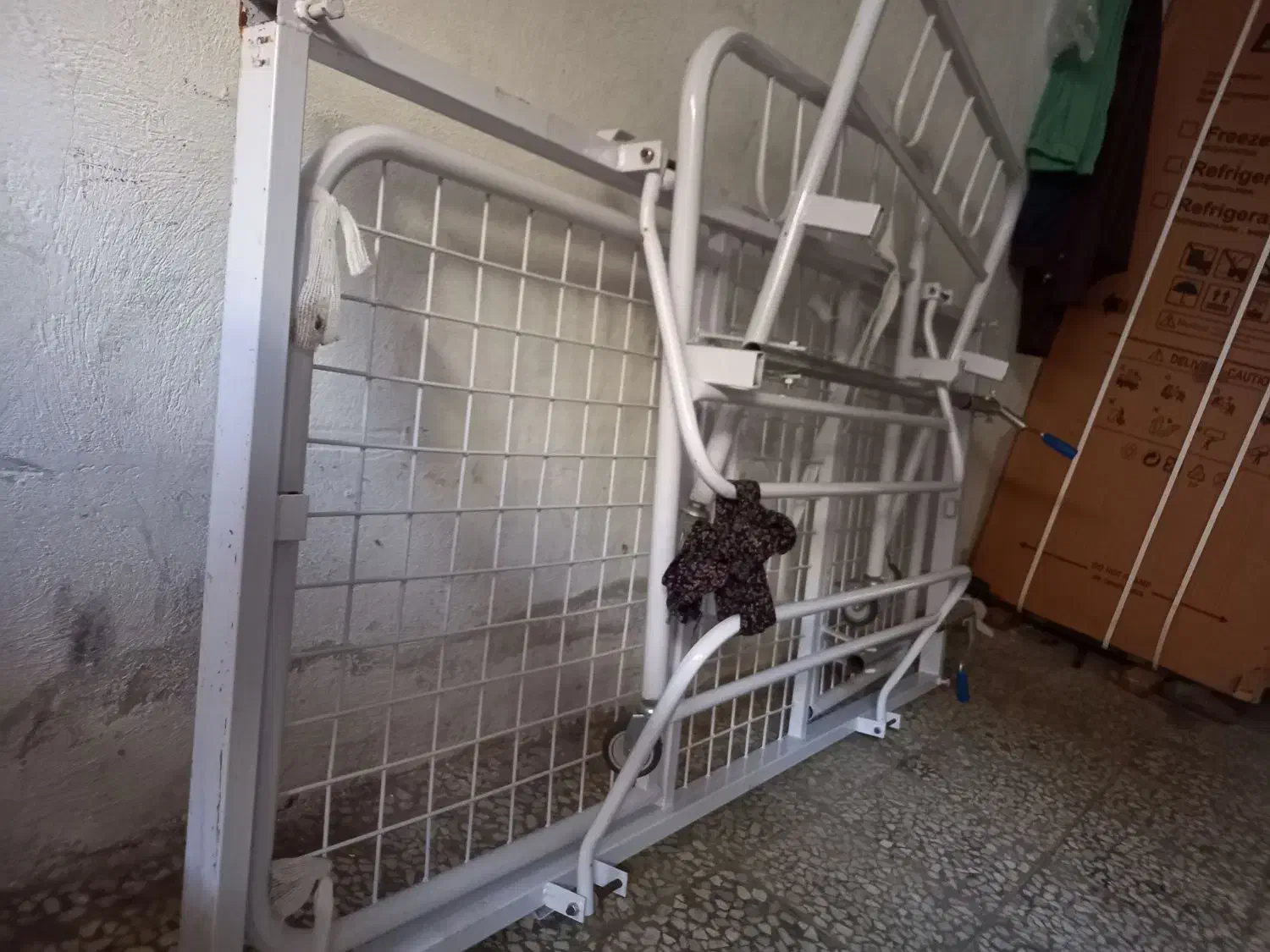 تخت بیمارستانی|تخت و سرویس خواب|رشت, شهرک قدس|دیوار