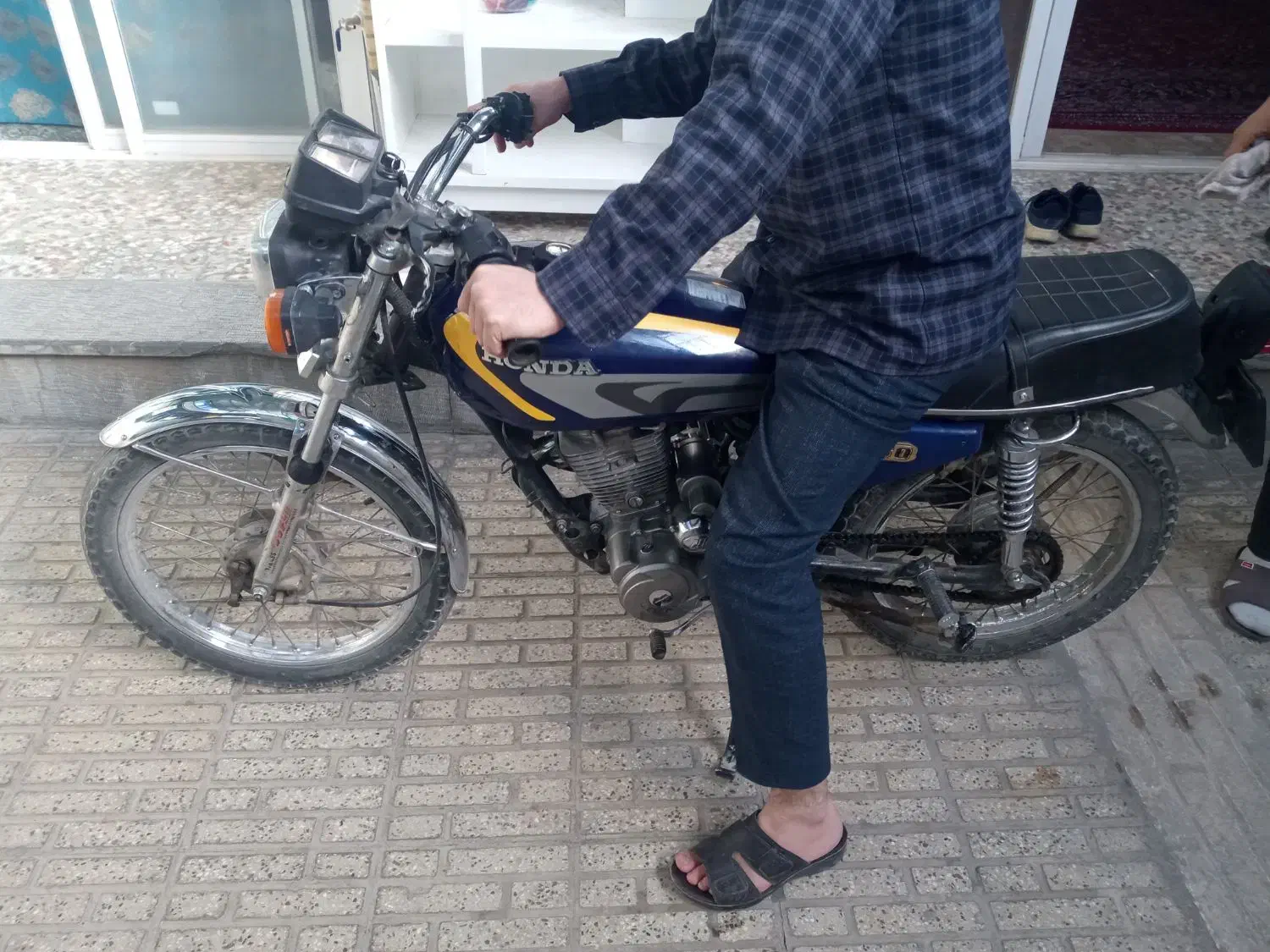 موتور هوندا ۱۵۰|موتورسیکلت|اصفهان, تخت فولاد|دیوار