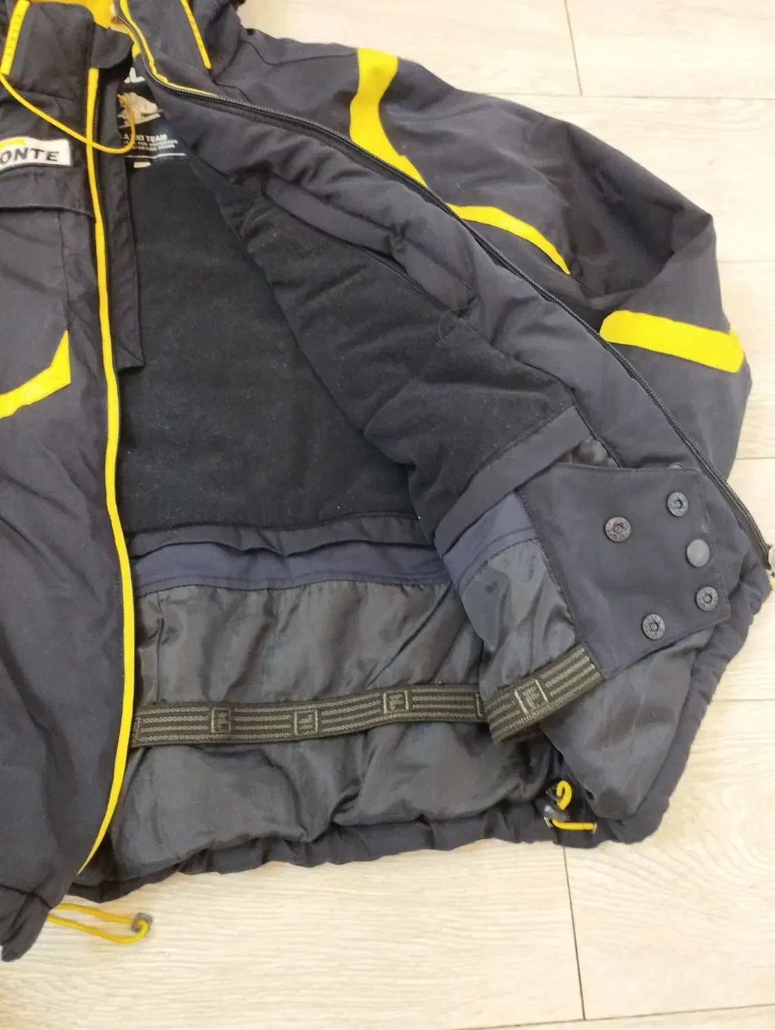 کاپشن|کفش و لباس بچه|دیواندره, |دیوار