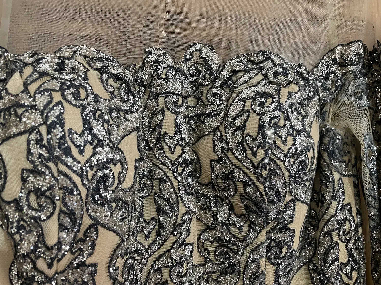 پیراهن مجلسی|لباس|اندیشه, اندیشه فاز ۳|دیوار