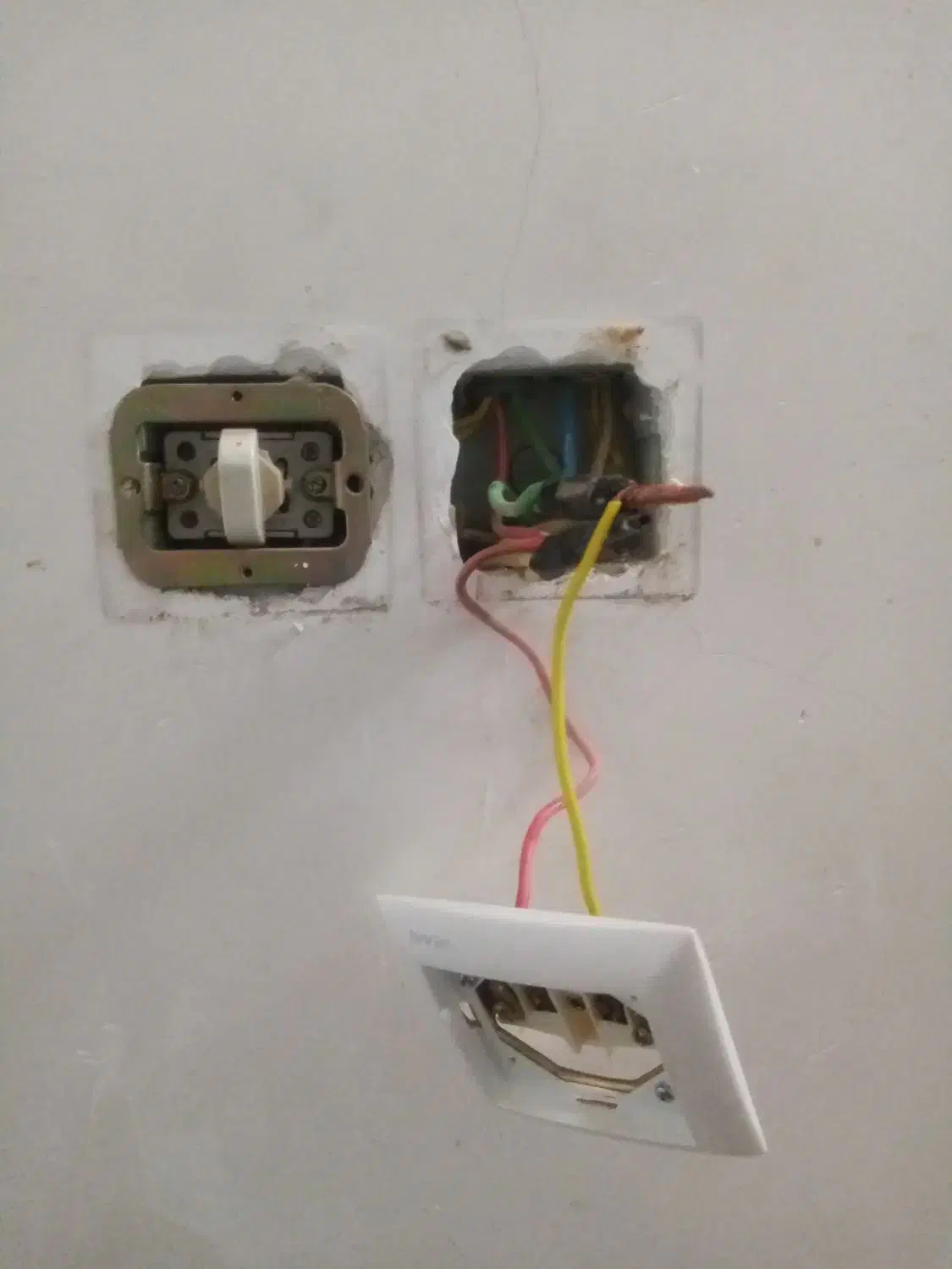 خدمات تخصصی برقکاری|خدمات پیشه و مهارت|قم, شاه ابراهیم|دیوار