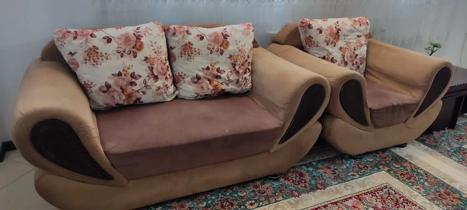 مبل راحتی و میز جلو مبلی پنج تیکه|مبلمان خانگی و میز عسلی|بیرجند, |دیوار