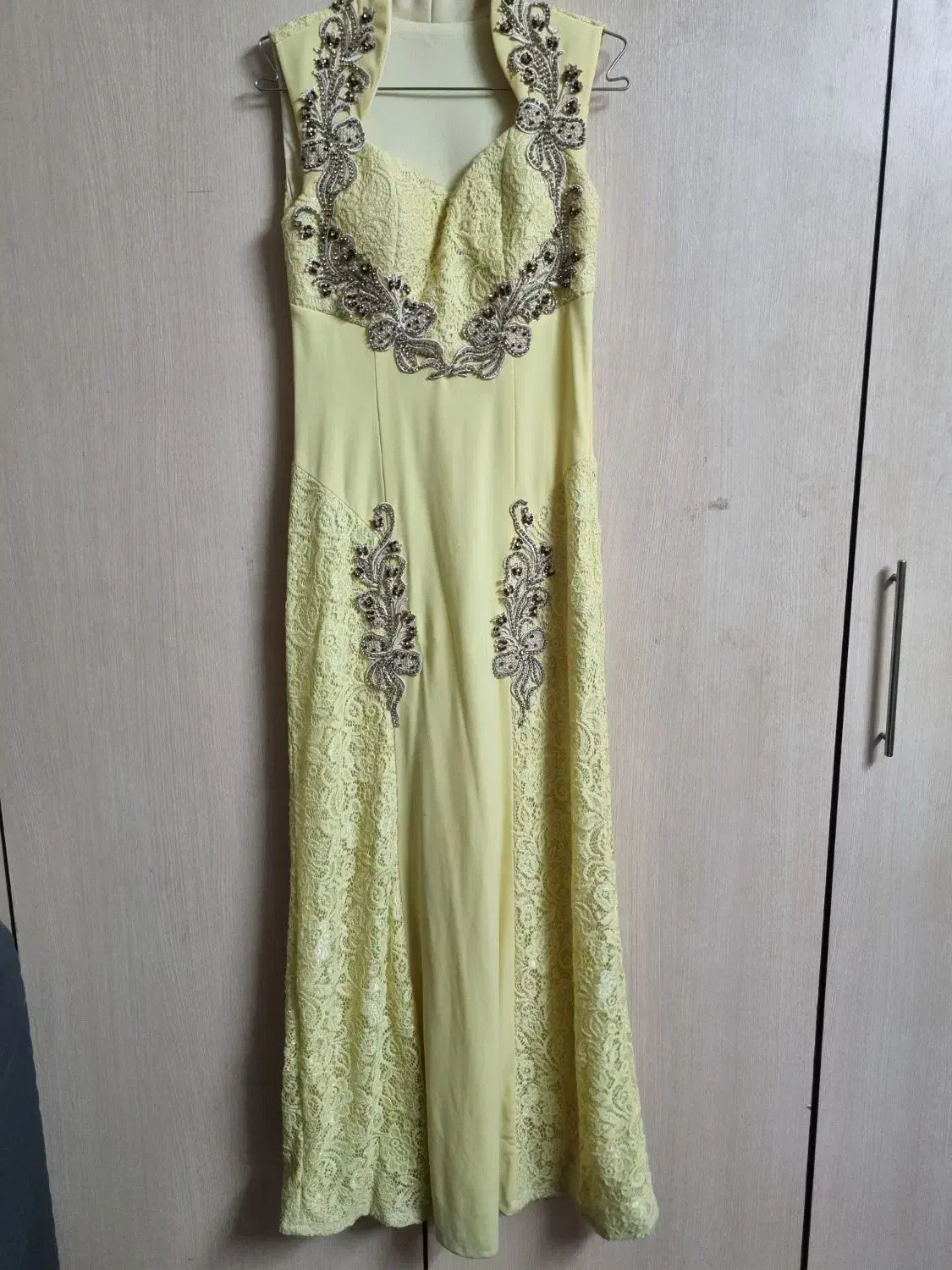 لباس مجلسی|لباس|مشهد, دانشجو|دیوار