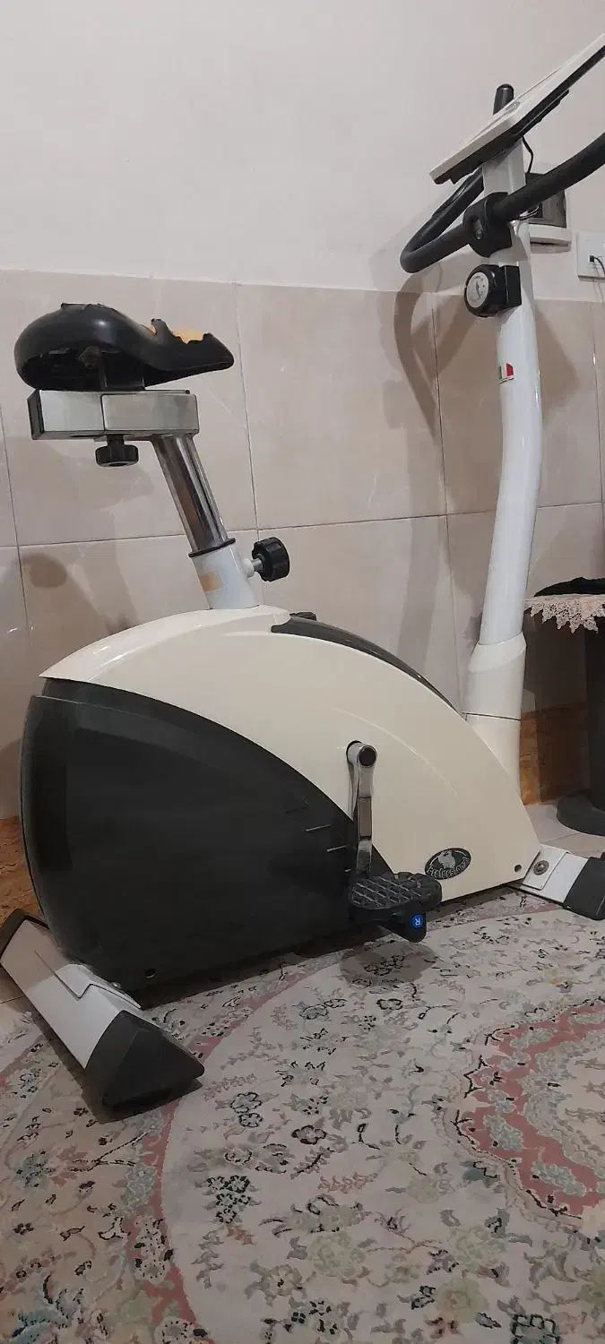 دوچرخه ثابت کار کرده حرفه ای|تجهیزات ورزشی|رودهن, |دیوار