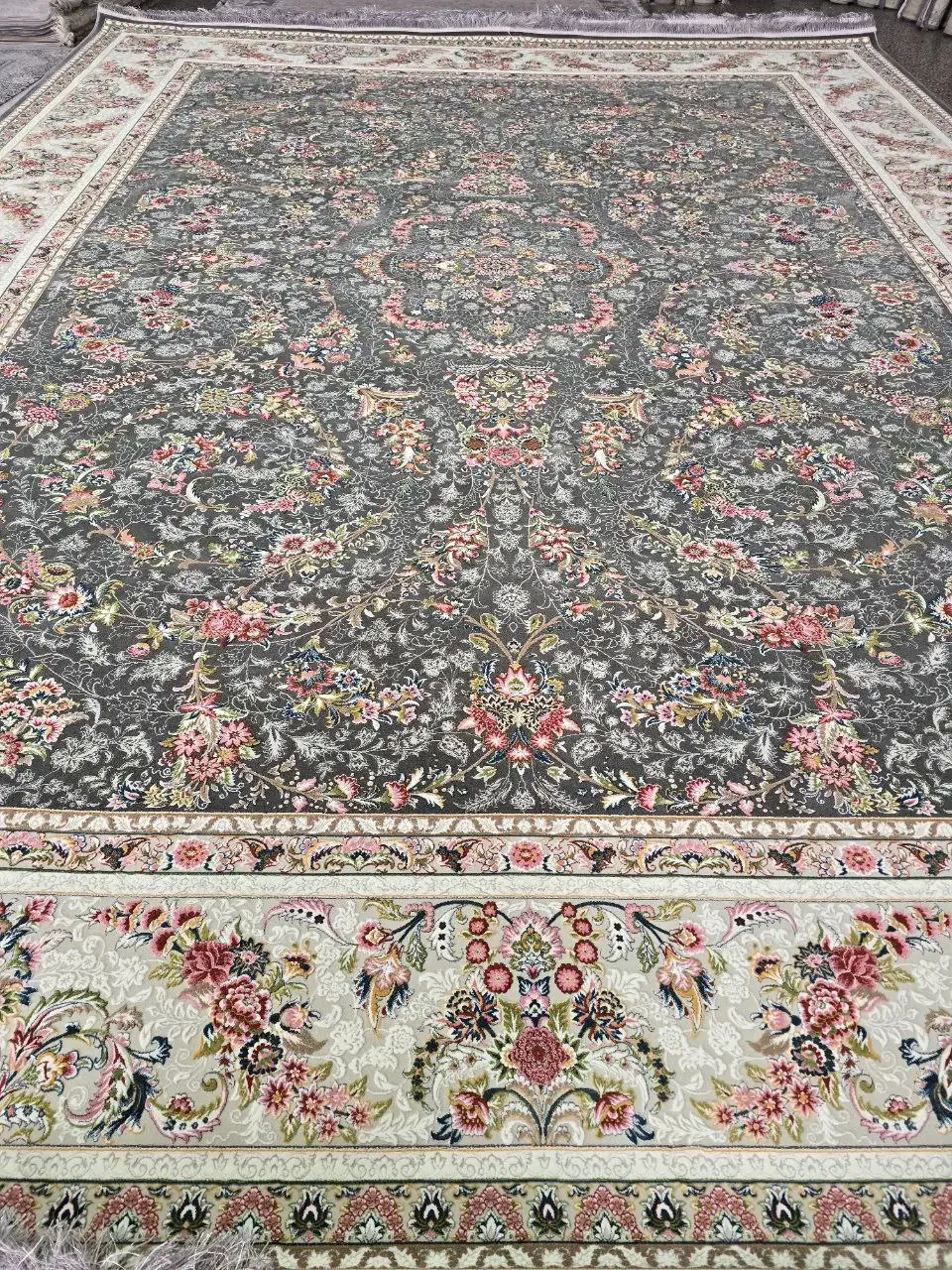 فرش۱۲ متری ۷۰۰شونه/ فرش لاکچری برای خونه ی لاکچری|فرش|اندیمشک, |دیوار