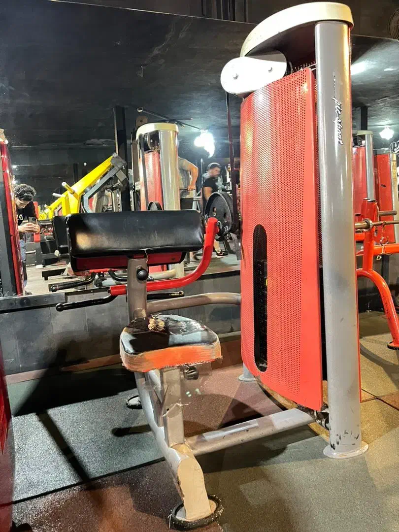 دستگاه بدنسازی ، جلوبازو لاری|تجهیزات ورزشی|رودسر, |دیوار