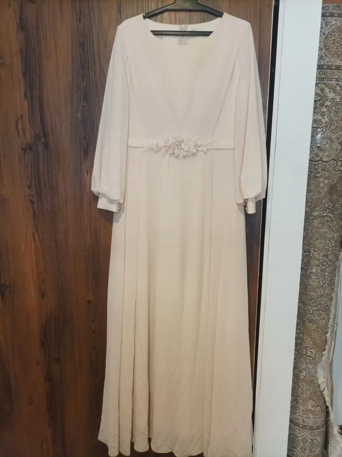 لباس مجلس|لباس|رودهن, |دیوار