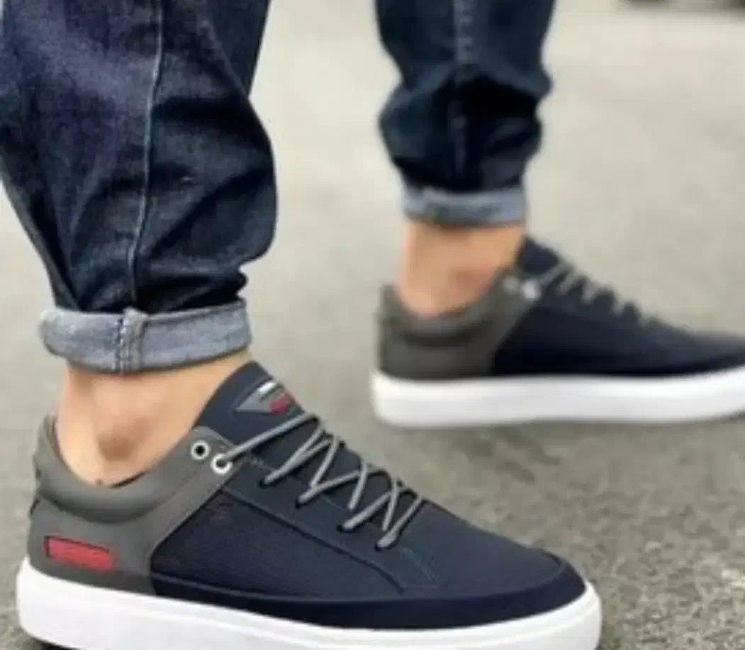 کفش|کیف، کفش، کمربند|نیشابور, بنیاد شهید|دیوار