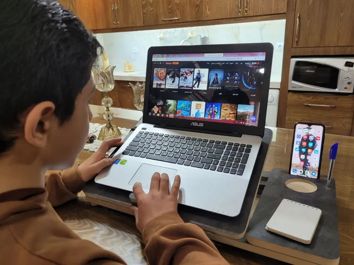 میز لپ تاپ و تحریر|میز تحریر و کامپیوتر|برخوار, |دیوار