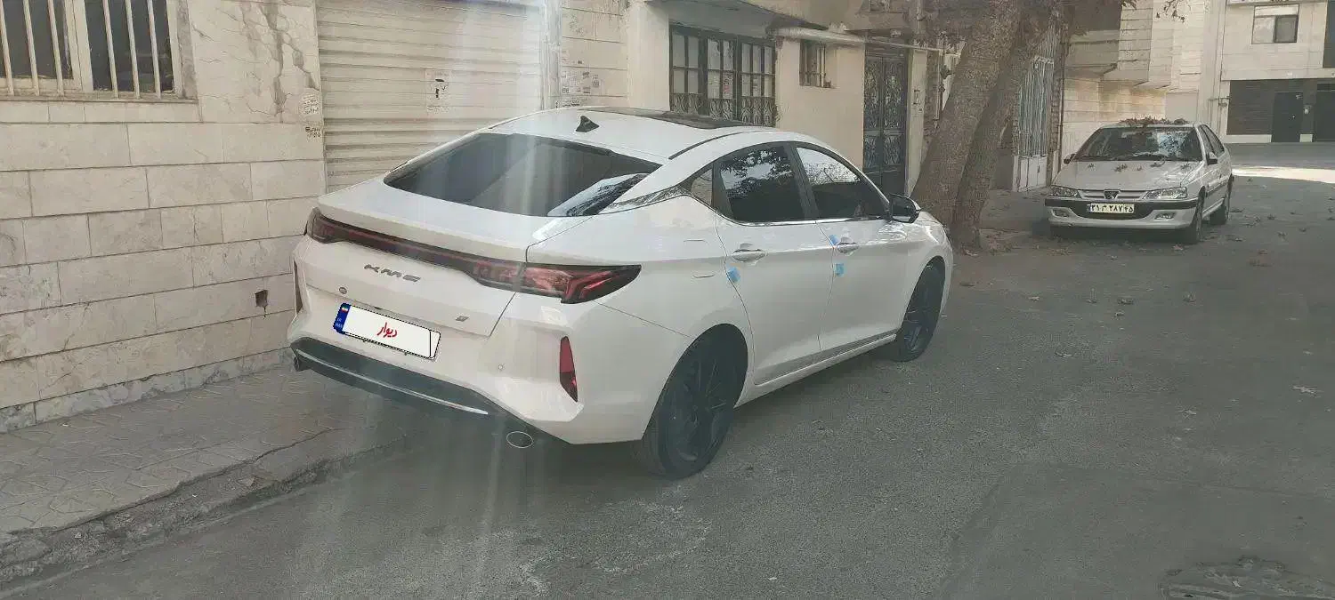 کی ام سی مدل 1402 استثنایی|خودرو سواری و وانت|مشهد, گوهرشاد|دیوار