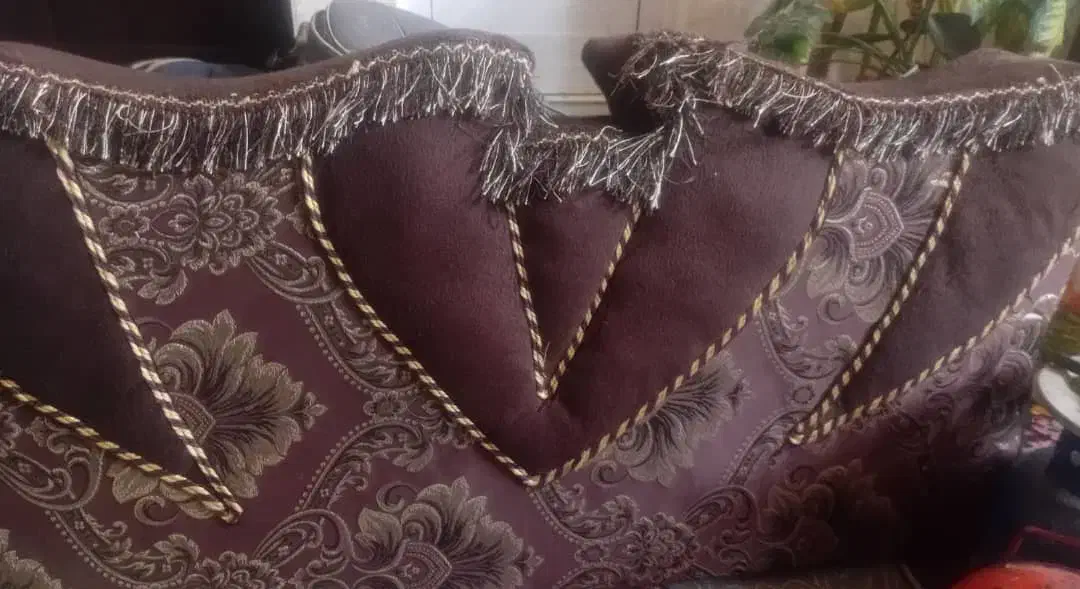 پشتی|پشتی|شیراز, کوشک میدان|دیوار