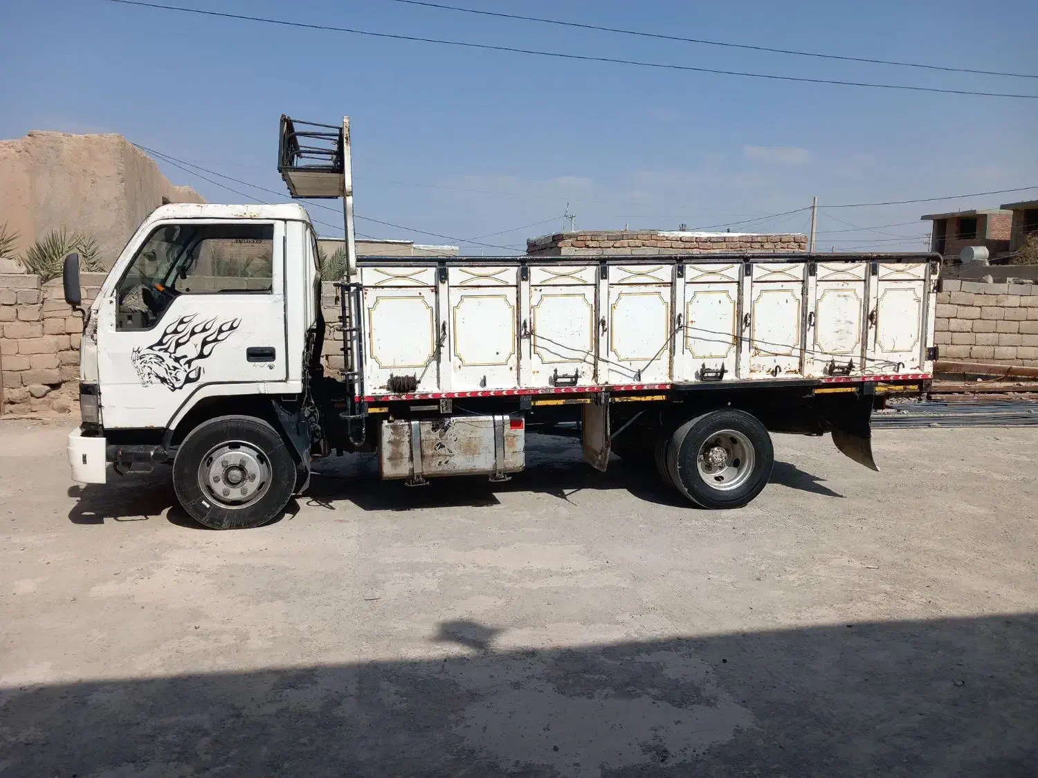 هیوندا پنج و نیم تن|خودرو سنگین|خاش, |دیوار