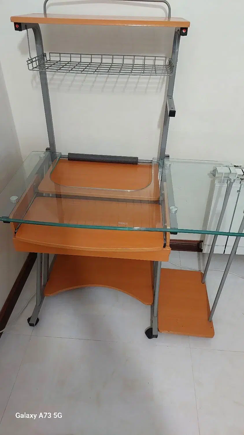 میز کامپیوتر تمیز|میز تحریر و کامپیوتر|تهران, علم و صنعت|دیوار