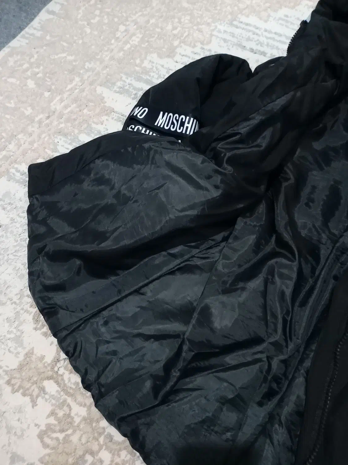 کاپشن مشکی|لباس|قدس, شهرقدس|دیوار