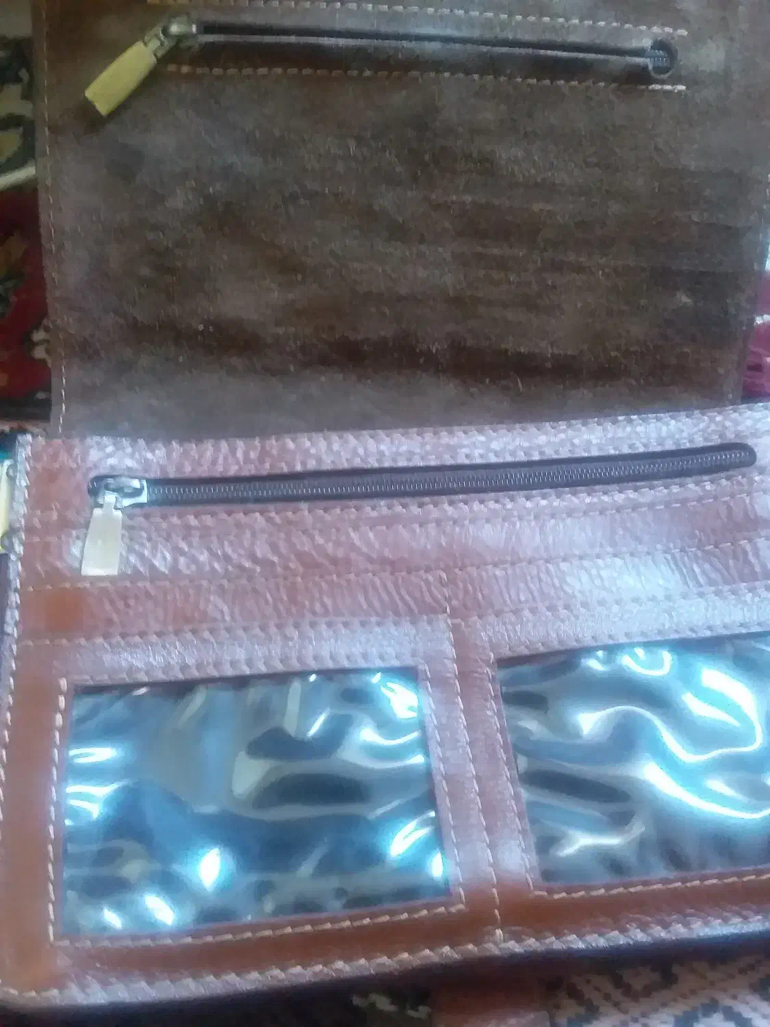 کیف چرم|کیف، کفش، کمربند|رباط‌کریم, رباط‌کریم|دیوار