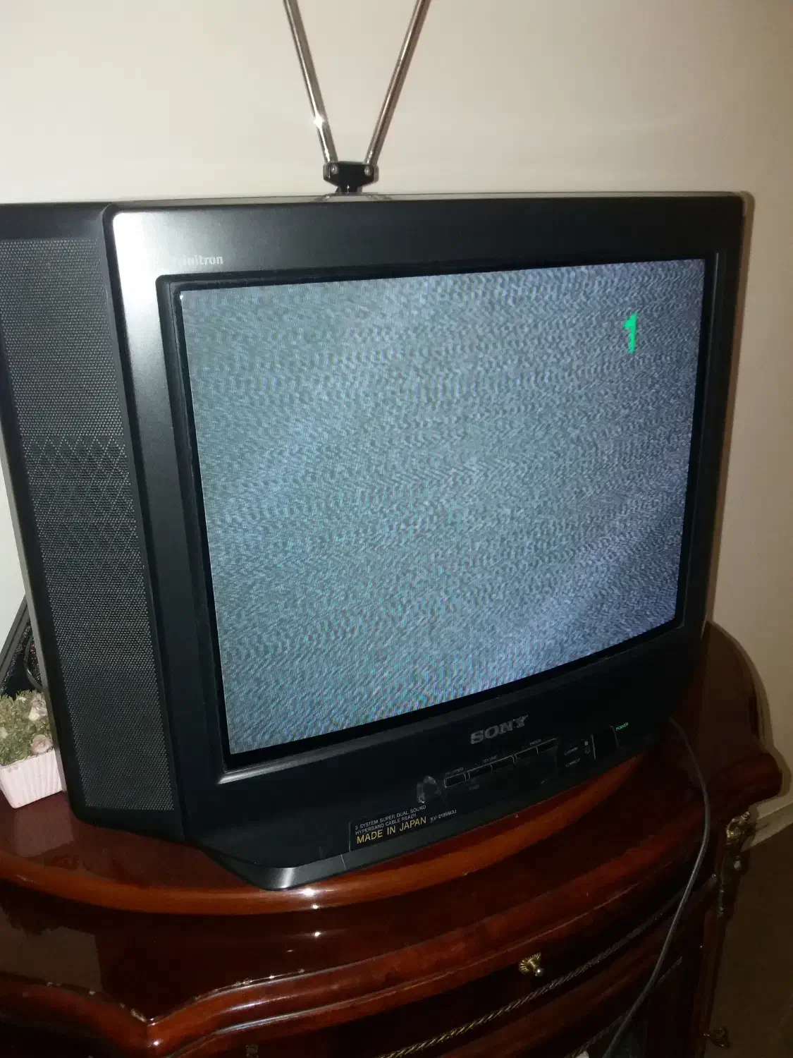 تلویزیون سونی ۲۱ اینچ اصل ژاپن|تلویزیون و پروژکتور|تهران, ظفر|دیوار