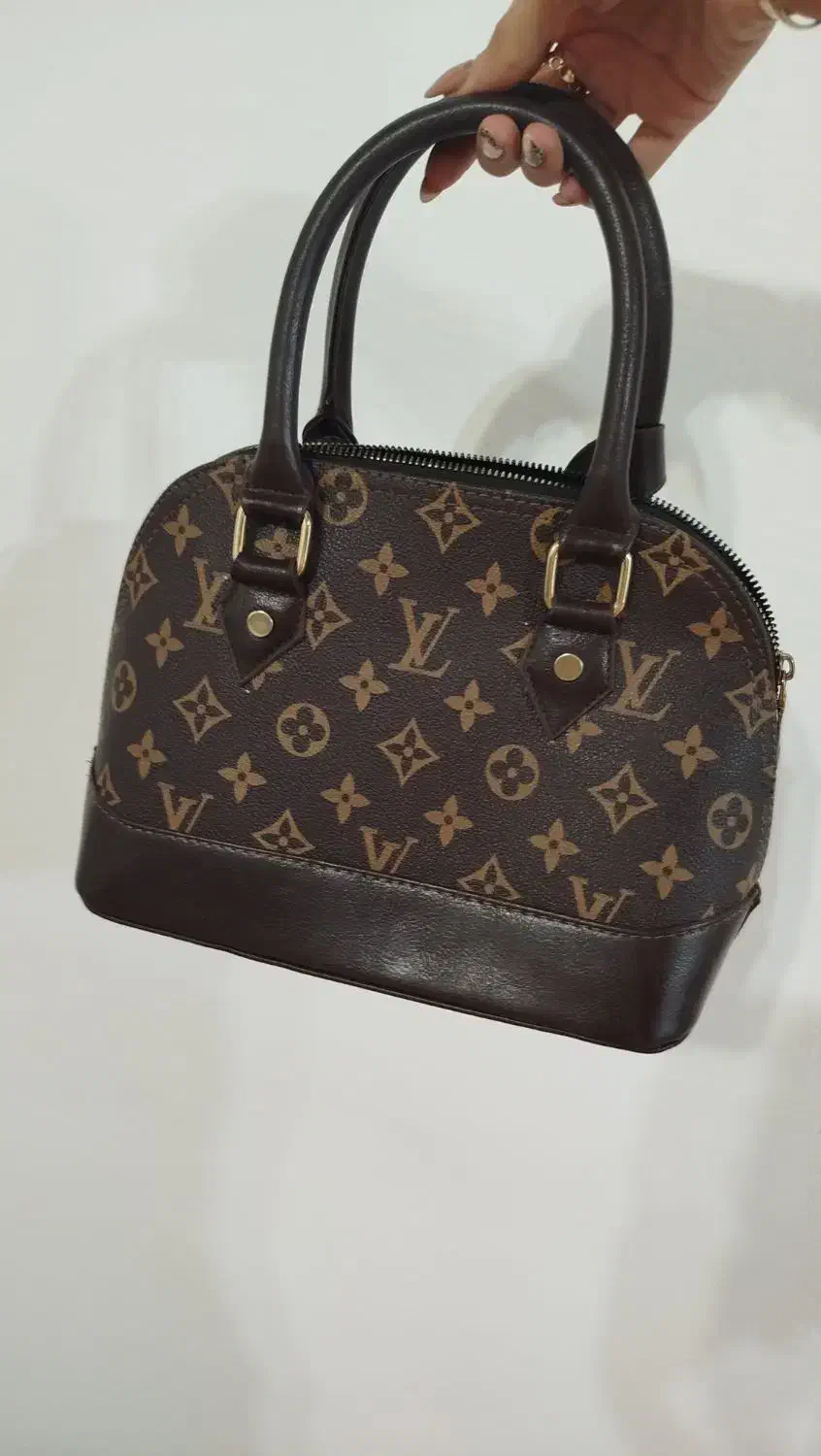 تعدادی وسایل کاملا نو|کیف، کفش، کمربند|بندر انزلی, کارآموزی|دیوار