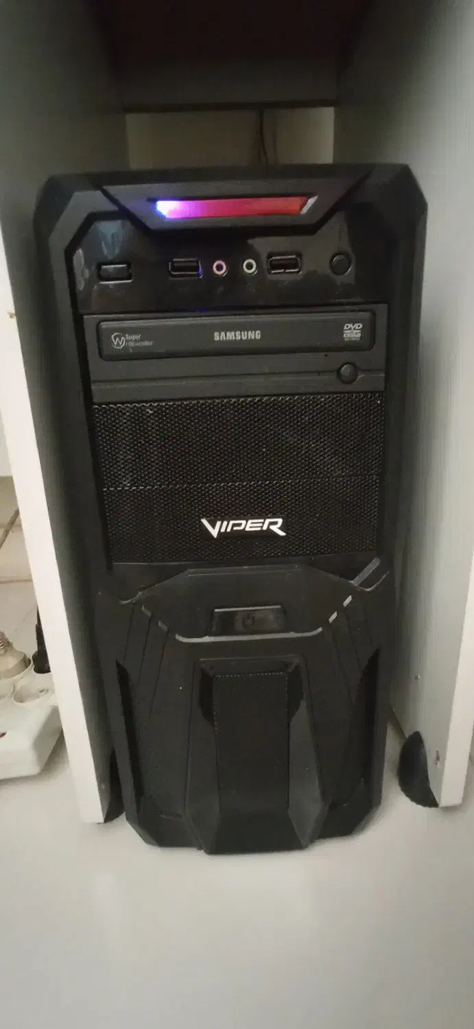 کامپیوتر،ماوس،کیبورد،میز|رایانه رومیزی|فردیس, فردیس|دیوار