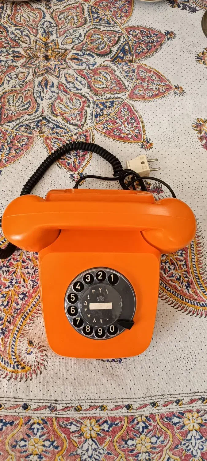 تلفن قدیمی وسالم|کلکسیون اشیاء عتیقه|برخوار, |دیوار