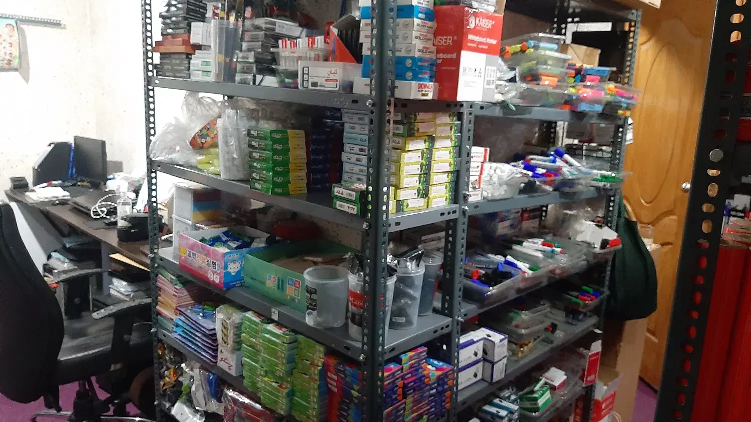 نیروی کار ساده جهت بسته بندی در انبار لوازم تحریر|استخدام صنعتی، فنی، مهندسی|تهران, بازار|دیوار