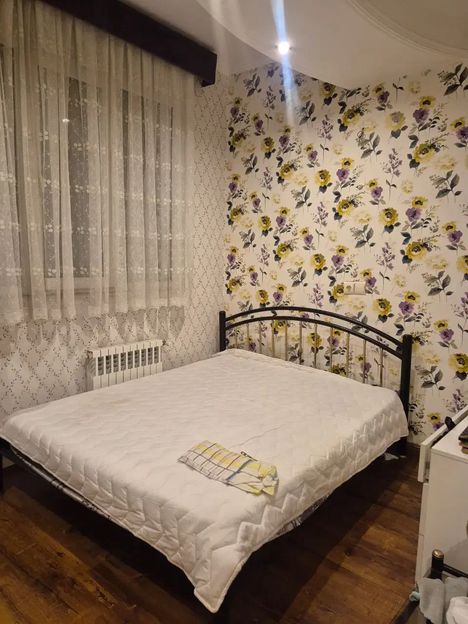 تخت فلزی با تشک وزن بالا با دوعددپاتختی|تخت و سرویس خواب|ساری, |دیوار