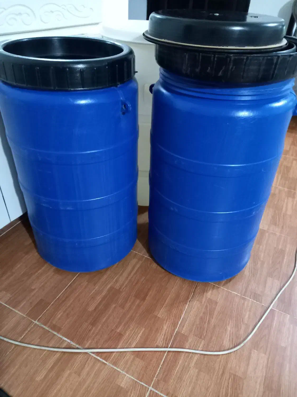 دبه پلاستیکی|ظروف نگهدارنده، پلاستیکی، یکبارمصرف|بندر انزلی, ساحل قو|دیوار