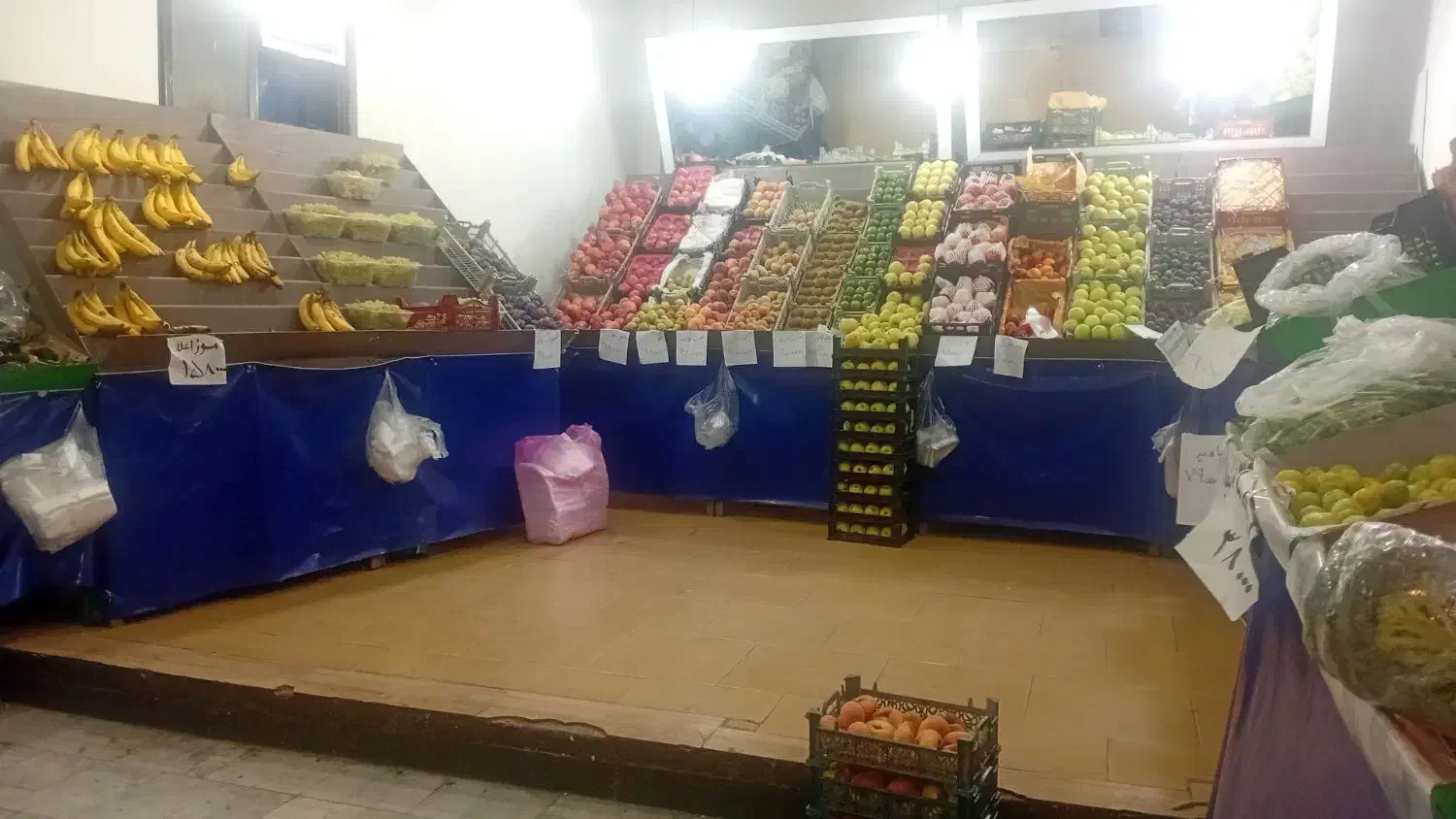 به چندنفر جهت کار در میوه فروشی نیازمندیم|استخدام خدمات فروشگاه و رستوران|بومهن, |دیوار