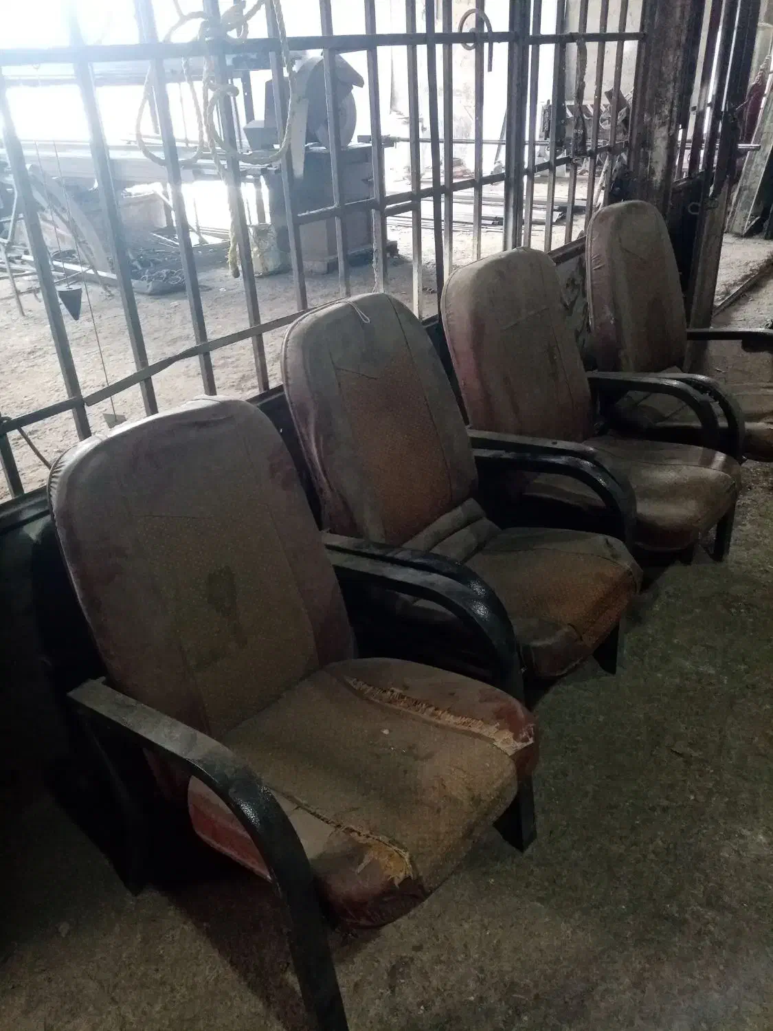 سندلی|مبلمان اداری|مشهد, سیس‌آباد|دیوار