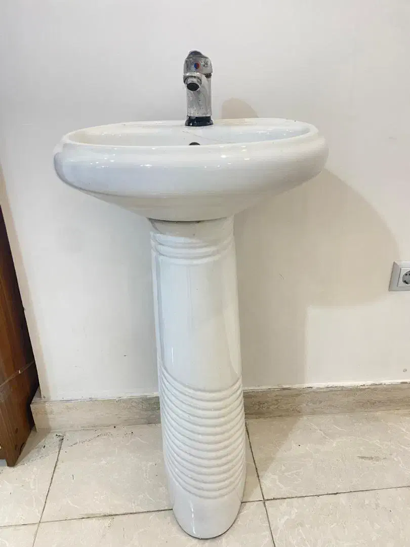 روشویی به همراه شیراهرمی|لوازم سرویس بهداشتی|رشت, یخسازی|دیوار