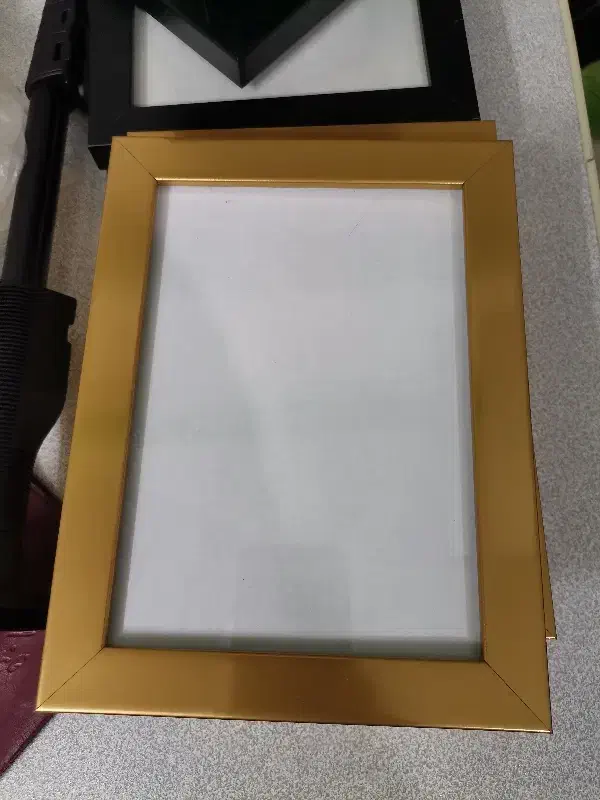 تعدادی قاب عکس 13*18 طلایی|تابلو، نقاشی، عکس|اسلام‌شهر, زرافشان|دیوار