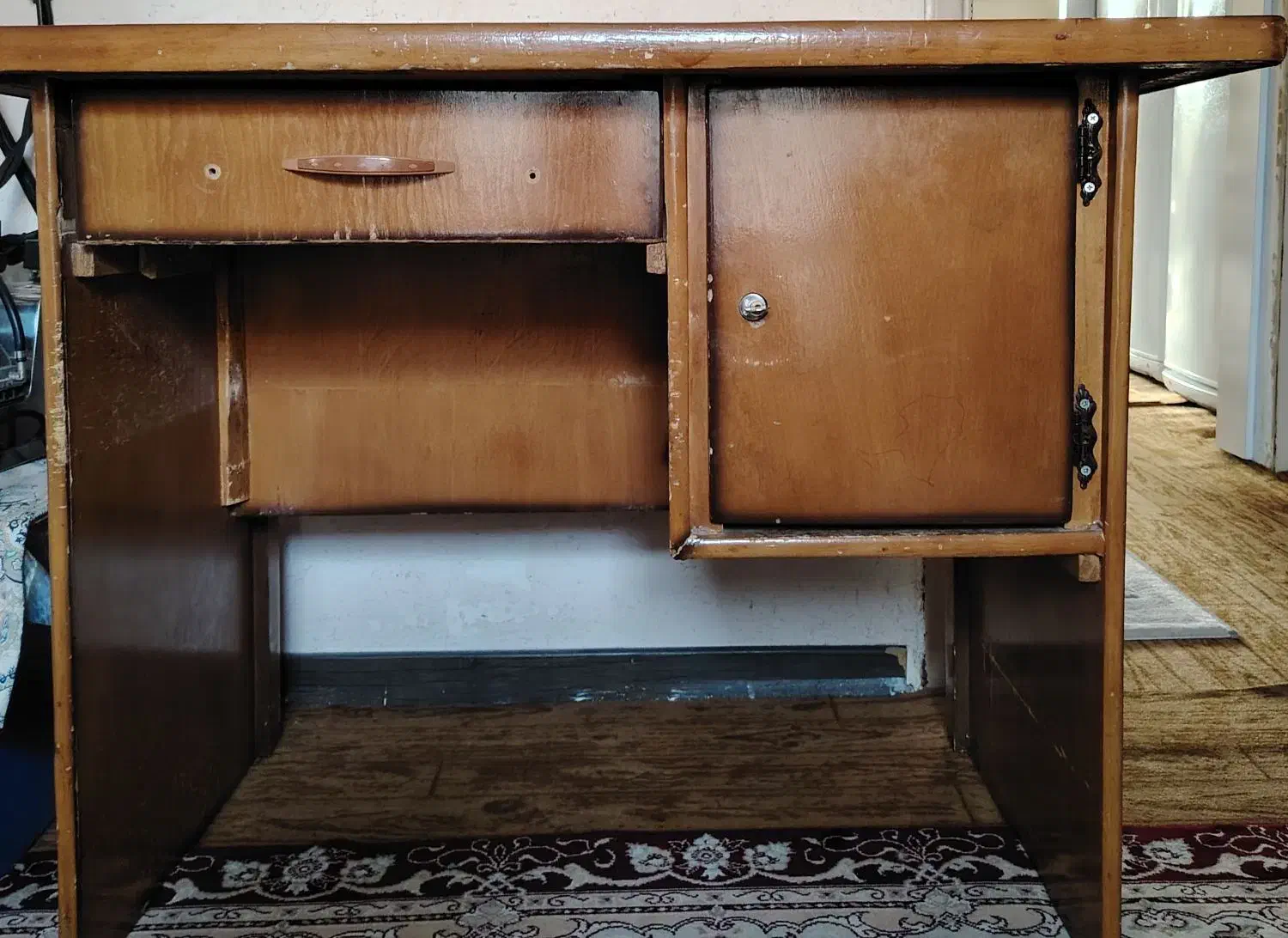 میز تحریر|میز تحریر و کامپیوتر|فولادشهر, مسکن مهر فولادشهر|دیوار