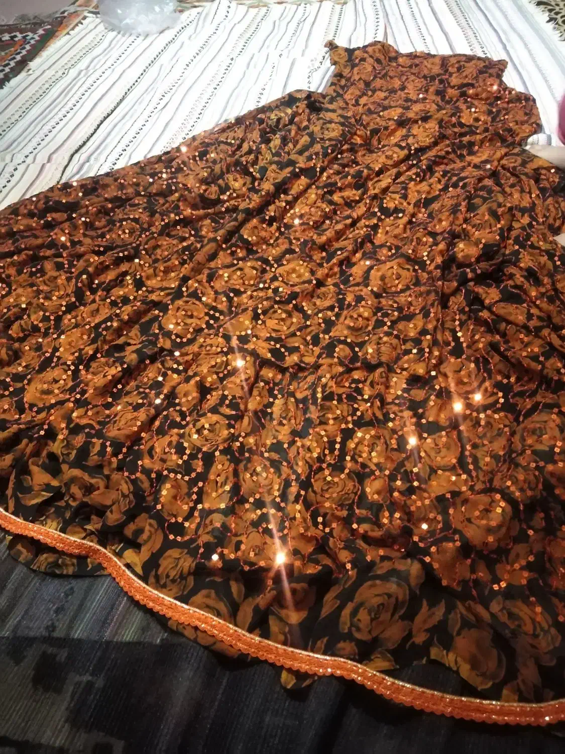 لباس محلی نو|لباس|شیراز, ترمینال باربری|دیوار