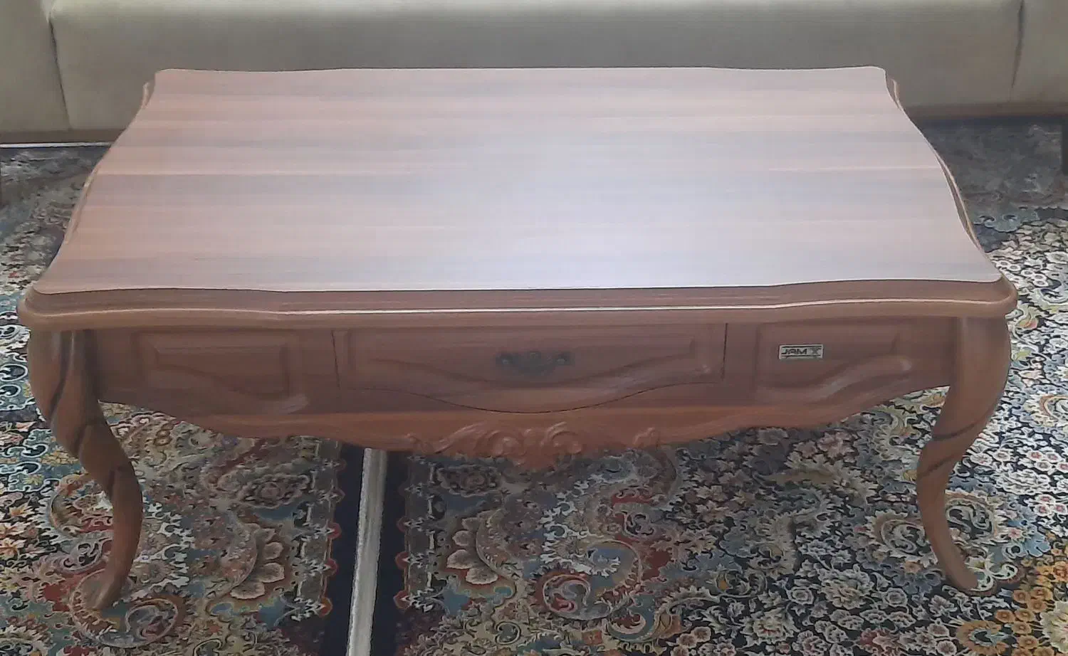 میز جلو مبلی کاملا سالم بسیار زیبا|مبلمان خانگی و میز عسلی|هچیرود, |دیوار