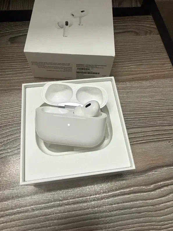 گوش راست به همراه کیس ایرپاد پرو ۲ اورجینال|لوازم جانبی موبایل و تبلت|لنجان, |دیوار